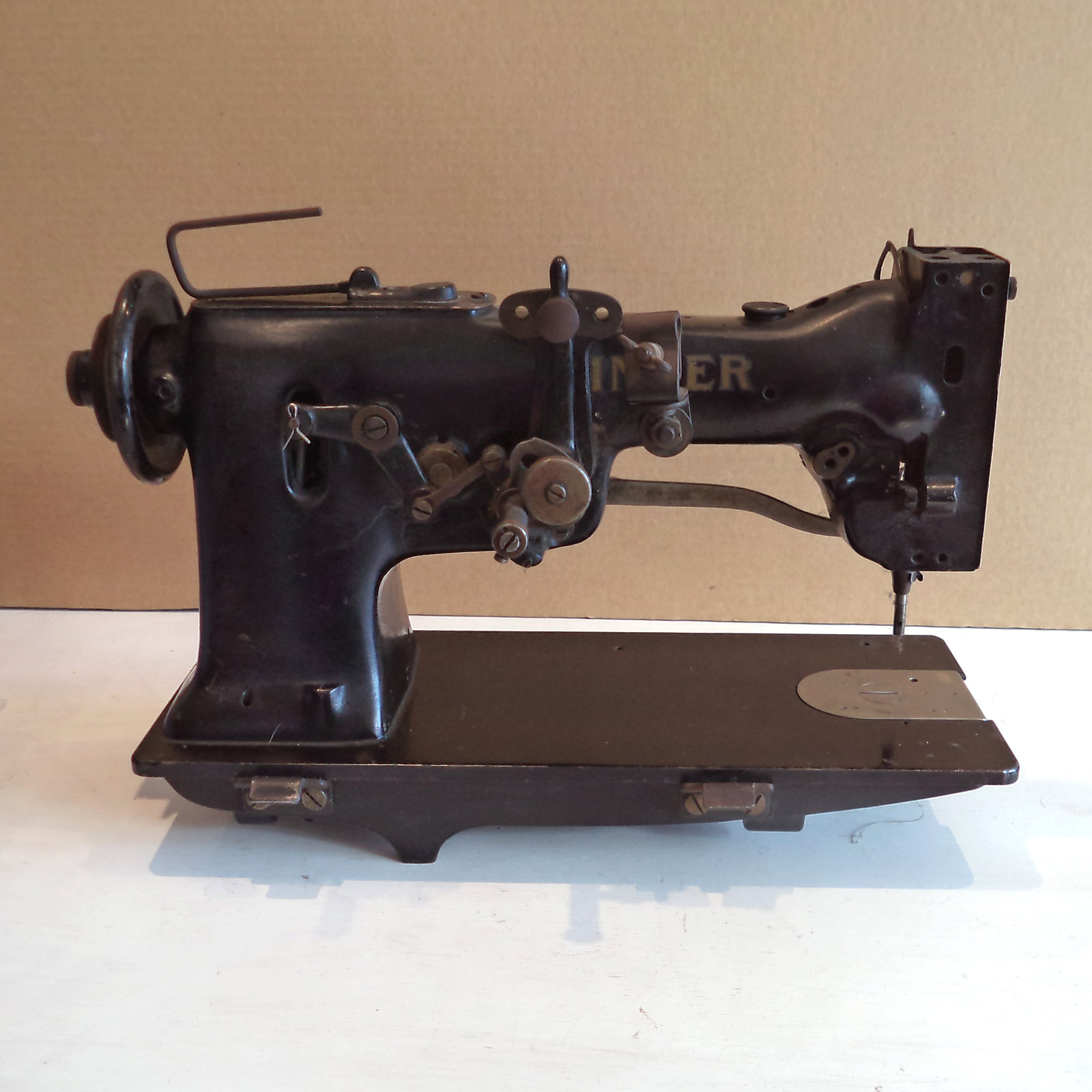 Singer 107w102 Industrial Embroidery Sewing Machine